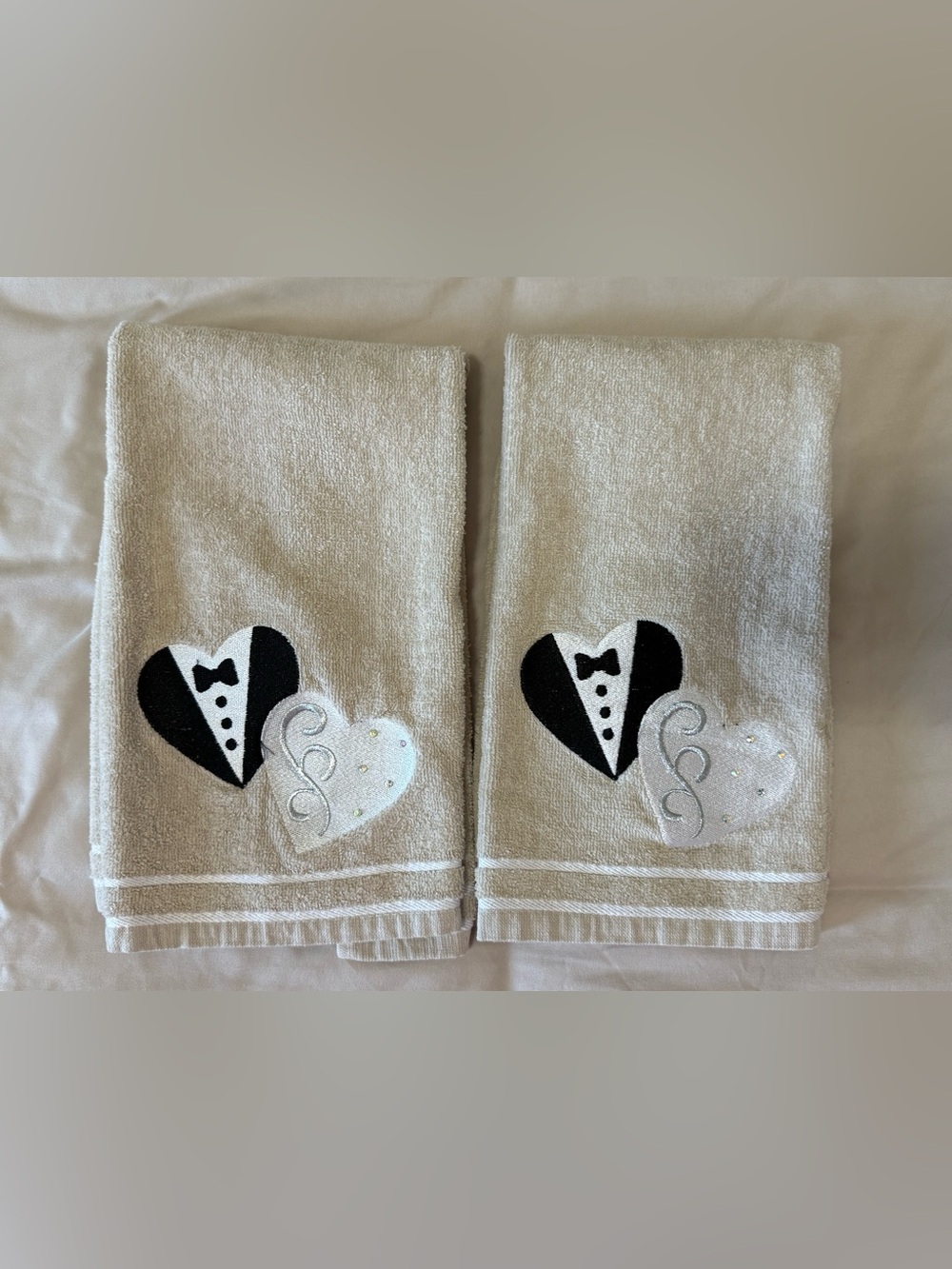 🤍 Wedding Heart Embroidered Hand Towel Set of 2 Bride Groom Ivory Towels NWOT